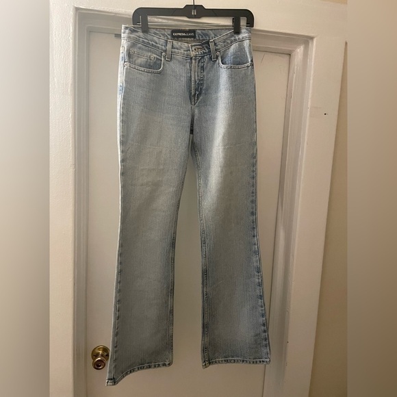 Express vintage light wash low rise flared jeans size 5/6 Long - Picture 10 of 10